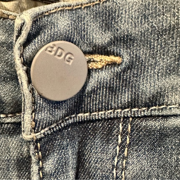 BDG Mid Rise Ankle Cigarette Light Wash Denim Jeans Women’s Size 27 Stretch - Picture 7 of 9